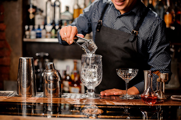 ¿Cuál es el equipamiento necesario para tu bar?